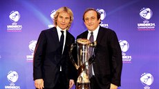 FOTBALOVÉ LEGENDY. Dva bývalí skvlí fotbalisté Pavel Nedvd (vlevo) a Michel...