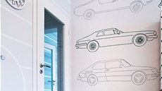 Malba aut na jedné ze stn je originálním prvkem pokojíku.  