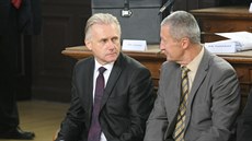 Přerovský exprimátor Jiří Lajtoch (vlevo) vinu odmítá, stejně jako jeho... Přerovský exprimátor Jiří Lajtoch (vlevo) vinu odmítá, stejně jako jeho...