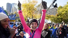 ZVLÁDLA JSEM TO! Caroline Wozniacká slaví; právě dokončila newyorský maraton.... ZVLÁDLA JSEM TO! Caroline Wozniacká slaví; právě dokončila newyorský maraton....