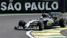Lewis Hamilton na trati Velké ceny Brazílie formule 1