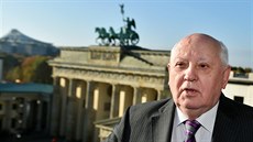 Michail Gorbačov u Brandenburské brány prohlásil, že je svět na pokraji nové... Michail Gorbačov u Brandenburské brány prohlásil, že je svět na pokraji nové...