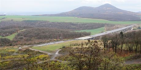 Sesuv zavalil rozestavný úsek dálnice D8 zaátkem ervna 2013.