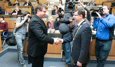 Novým olomouckým primátorem byl zvolen sociální demokrat Antonín Stank.