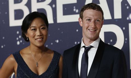 Mark Zuckerberg a jeho manelka Priscilla Chanová (Mountain View, 9. listopadu...