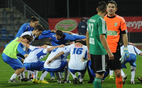 Tradin velký díl státních dotací si uloupne populární fotbal. Pome si na základ chystané novely na úkor dalích sport, nebo nikoliv?  