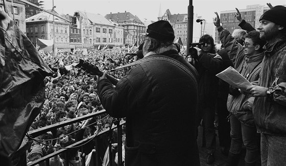 Protesty v Ústí nad Labem vyvrcholily 27. listopadu generální stávkou. Bhem ní...