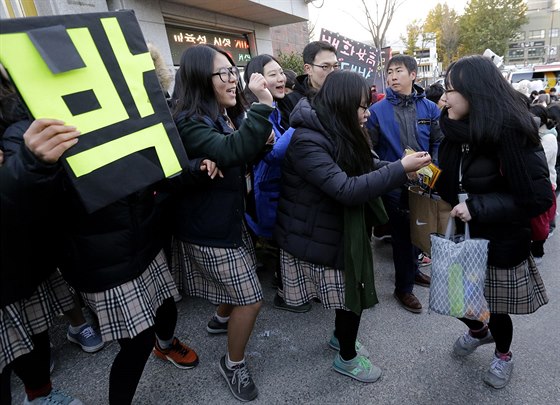 V Jiní Koreji probíhají kadoroní zkouky (13. listopadu 2014)