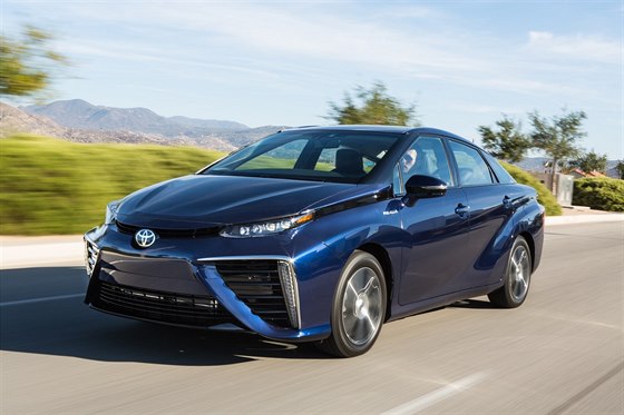 Jedním z prvních komern nabízených aut s vodíkovými palivovými lánky je Toyota Mirai. 