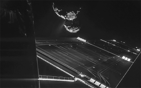 Autoportrét sondy Rosetta ve vzdálenosti 16 kilometr od komety