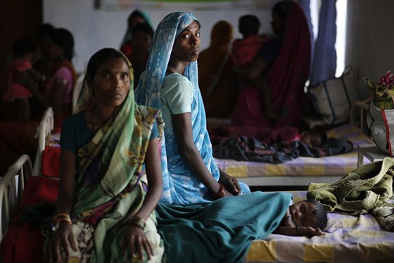 Hromadnou sterilizaci v indické vesnici Pendari podstoupilo 83 en.