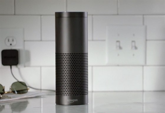 Takto bude vypadat Amazon Echo. K dodání bude v pítích týdnech. Zatím umí...