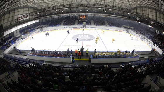 Kladenský stadion pi utkání domácích hokejist se umperkem. 