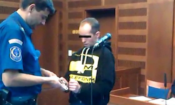 Mu odsouzený za znásilnní sester u hradeckého krajského soudu (10. listopadu 2014)