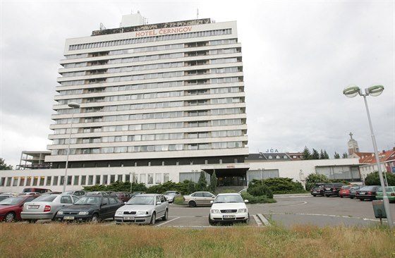 Podle zámru investora by místo hotelu ernigov ml vyrst podstatn mení hotel s kongresovým sálem, kanceláemi, ale i obchody v pízemí.