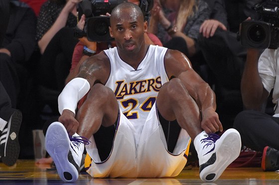 Kobe Bryant z LA Lakers bhem utkání s Golden State.