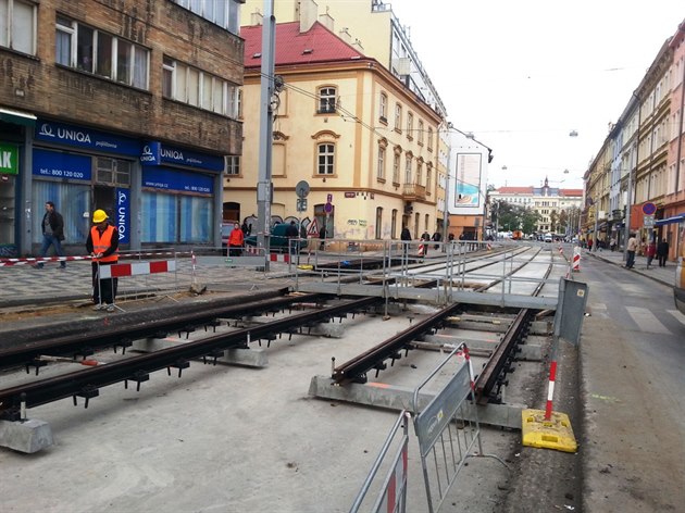 Po loské rekonstrukci tramvajové trati na Smíchov eká oprava v Evropské...