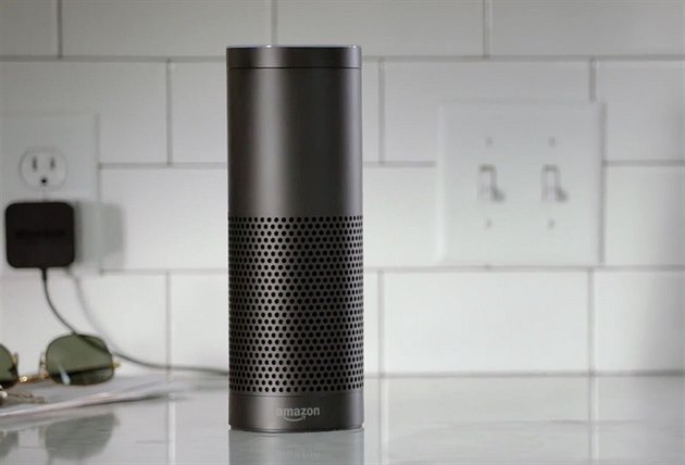 Takto bude vypadat Amazon Echo. K dodání bude „v příštích týdnech“. Zatím umí... Takto bude vypadat Amazon Echo. K dodání bude „v příštích týdnech“. Zatím umí...