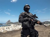 Brazilsk policie se s tm nepe, kad den zabije est zloinc. Na snmku...
