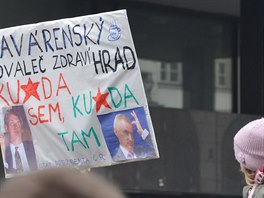 Jeden z transparent na protestn akci nazvan Chci si s vmi promluvit, pane...