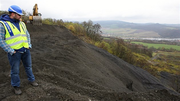 Sanace zaala skoro rok a pl od sesuvu, zemina by mla z dlnice zmizet do dubna 2015.