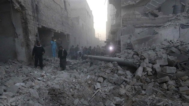 Aleppo, kam podle aktivist dopadly bomby Bara Asada (12. listopadu 2014).