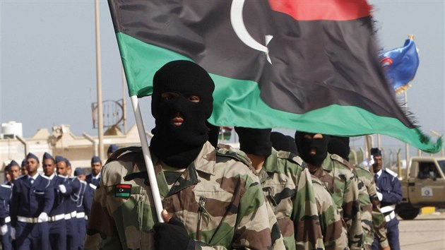 Pehldka libyjsk armdy v Tripolisu (12. listopadu 2014).