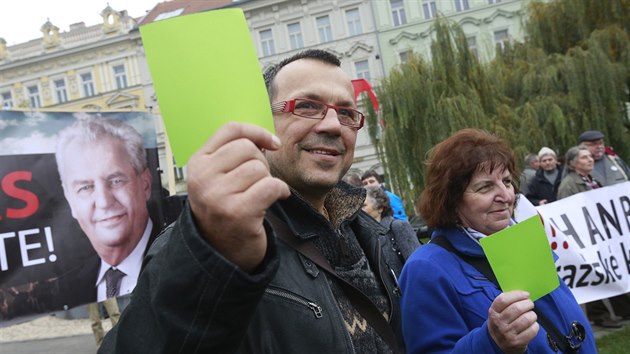 Setkn pznivc Miloe Zemana na praskm Klrov. Na snmku je politik SSD Jaroslav Foldyna.