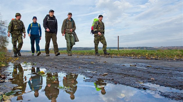 3 . ronk Memorilu eskoslovenskch parautist obnel pochod na trase o dlce 70 klilometr . Trasa vede z Chrudimskho letit na hrad Lichnici a zpt. Povinn as pro zskn medaile je 16 hodin.