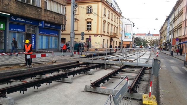 Po losk rekonstrukci tramvajov trati na Smchov ek oprava v Evropsk ulici.