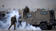 Izraelská policie krotí palestinské protesty na Západním behu (18. listopadu...