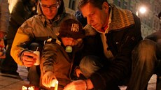 Jako každý rok se i letos Jan Horník sejde s přáteli u karlovarské hlavní pošty... Jako každý rok se i letos Jan Horník sejde s přáteli u karlovarské hlavní pošty...