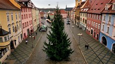 Na chebském náměstí Krále Jiřího z Poděbrad jsou již oba letošní vánoční... Na chebském náměstí Krále Jiřího z Poděbrad jsou již oba letošní vánoční...
