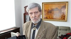 Frank Nykl s cenou města Chodov. Frank Nykl s cenou města Chodov.