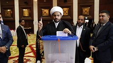 Káis al-Chazalí, lídr milice Asáib Ahl al-Haq, pi parlamentních volbách v...