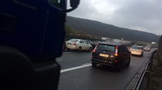 Provoz na D5 ve smru na Prahu zkomplikovala nehoda esti aut. Na dálnici se...