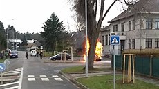 Autobus vzplál vzápětí po dojetí na točnu v Pardubicích Doubravicích. Autobus vzplál vzápětí po dojetí na točnu v Pardubicích Doubravicích.
