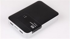 Disk umí automaticky zazálohovat obsah SDHC karty, i ji bezdrátov zpístupnit tabletu.