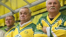 Trenér hokejistů Vsetína Horst Valášek (uprostřed) při exhibičním utkání se Trenér hokejistů Vsetína Horst Valášek (uprostřed) při exhibičním utkání se