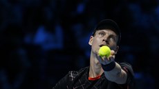 NA SERVISU. Tomá Berdych na Turnaji mistr v Londýn. 