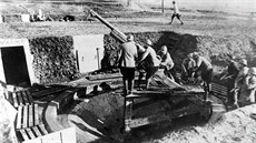 Dělostřelecká baterie v rámci francouzského opevnění poblíž pevnosti Douaumont.... Dělostřelecká baterie v rámci francouzského opevnění poblíž pevnosti Douaumont....