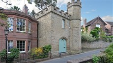 Minihrad prodává realitní kancelář Knight Frank ve Worcesteru. Minihrad prodává realitní kancelář Knight Frank ve Worcesteru.