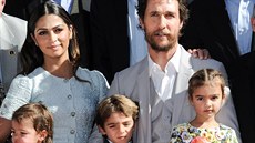 Matthew McConaughey, jeho manelka Camila Alvesová a jejich dti Livingston,...