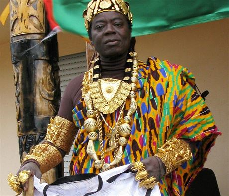 Ghanský král Céphas Bensah