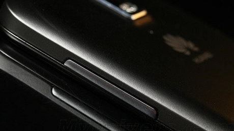První snímek domnlého smartphonu Huawei Ascend P8