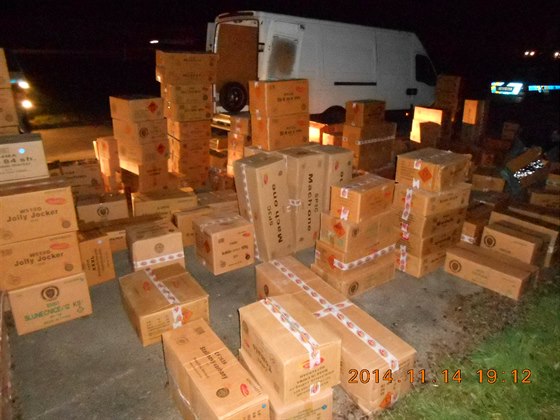 Zabavené pyrotechniky bylo ve 160 krabicích celkem 2,5 tuny