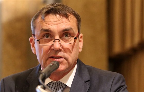 Brnnský primátor Petr Vokál spolen s koaliními zastupiteli prozatím stopl privatizaci mstských byt. Ilustraní snímek