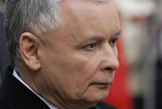 Bratr polského prezidenta Jaroslaw Kaczynski na pohbu prvního páru v Krakov...