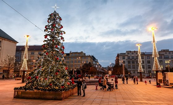 Vánoní výzdoba Prokeova námstí v Ostrav pila na zhruba milion korun.