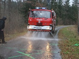 S itním cest v areálu pomáhají pyrotechnikm také hasii, zbytky munice jsou...